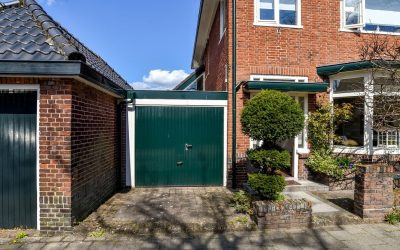 When does the area of a garage or outbuilding count in the BAG?